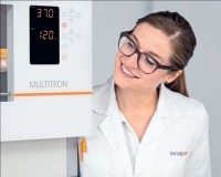 Шейкер-инкубатор, 3 мм, 25 или 50 мм, изменяемая амплитуда (12, 19, 25, 50 мм), от +4 до + 65° С, платформа 850х470 мм, 1-3 яруса, Multitron, Infors (аналог: ZCZY-9S, Zhichu (Китай))