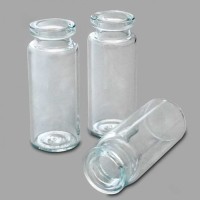 Флакон с гладким горлом из светлой трубки первого гидролитического класса объемом 15 мл.