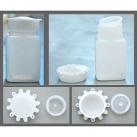 Емкость для общелабораторного применения-бутылка квадратная 100 мл., с дел., с крышкой, ПЭВП, LAMAPLASТ