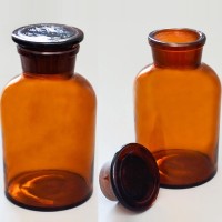 Склянка лабораторная 10000 мл из темного стекла с широкой горловиной и притертой пробкой