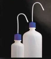 Промывалка, 500 мл, струя мягкая, канюля параболическая, горло 30 мм, d75 мм, высота 185 мм, бесцветная с синей крышкой, ПЭ, Deltalab