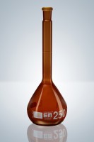 Колба мерная Hirschmann 500 мл, класс A, темное стекло, со шлифом NS 19/26 и пластиковой пробкой