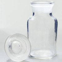 Склянка лабораторная 125 мл. из светлого стекла с широкой горловиной и притертой пробкой