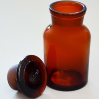 Склянка лабораторная 125 мл. из темного стекла с широкой горловиной и притертой пробкой