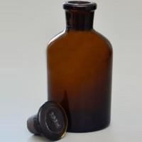 Склянка лабораторная 250 мл. из темного стекла с узкой горловиной и притертой пробкой