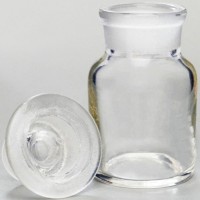 Склянка лабораторная 30 мл. из светлого стекла с широкой горловиной и притертой пробкой