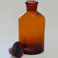 Склянка лабораторная 500 мл. из темного стекла с узкой горловиной и притертой пробкой